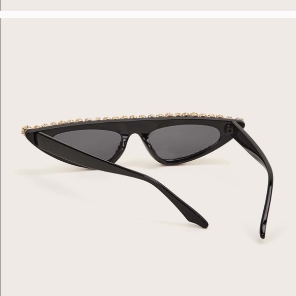 Rhinestone Engraved Sunglasses With Case - Picture 3 of 3